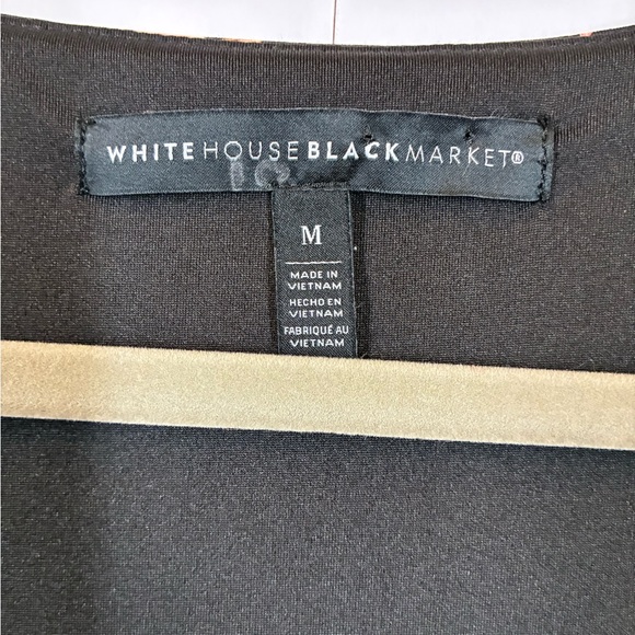 White House Black Market Black Floral Short Sleeve V-neck Top Size Medium - Picture 3 of 6